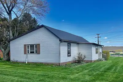 Image de House 300 yards from Lake Logan! A few miles from Hocking Hills State Park!