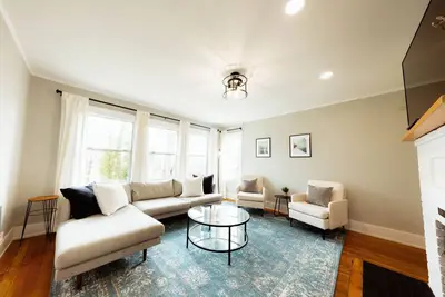 Image de Gorgeous Modern Getaway w/ Peloton & Dual Monitors Wfh set-up