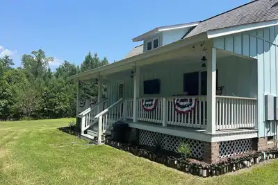 Image de Stay and Play! Country Cottage Getaway with Private 3 Acre Swimming Pond