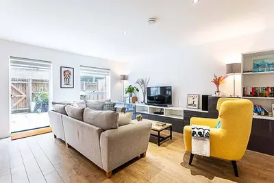 Beautiful Open Plan Garden Flat