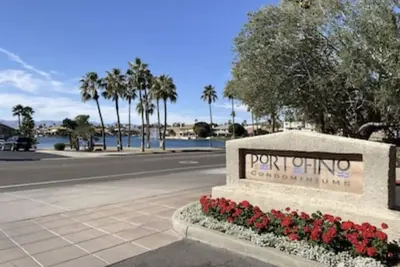 Executive 2 bedroom 2 bath condo. Fantastic location. First floor. . no steps!