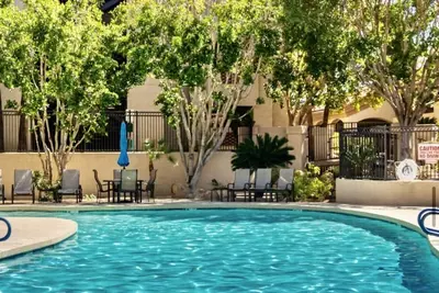 Image de Entire Condo-Private Gated Community - Pool, Gym, Spa, Shopping and Fine Dining