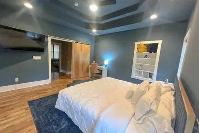 Image de Live, Work, Play! Near Battery Park/Braves & more! Prime location near highways!