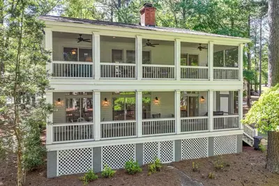 Image de Great Waters Lakehouse|Dock, Pool, Tennis + Grills