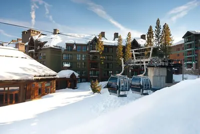 Image de Ritz Carlton Truckee, ski-in/ski-out, sleeps 8-10. Last weekend at Northstar!