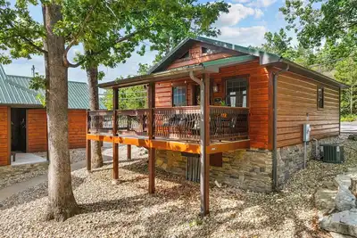 Book today! Private lake cabin with lake access!