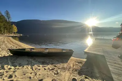 Image de Boat access Only cabin on North end Christina Lake
