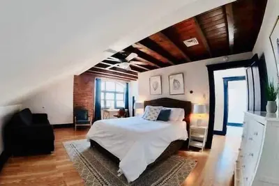 Image de Spacious West End Penthouse | Great for Groups