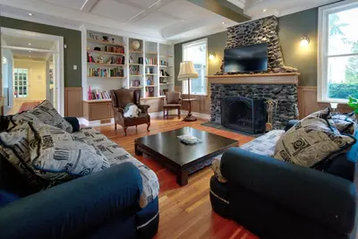 Image de Very Private Rustic Home, sleeps 14, Huge Yard