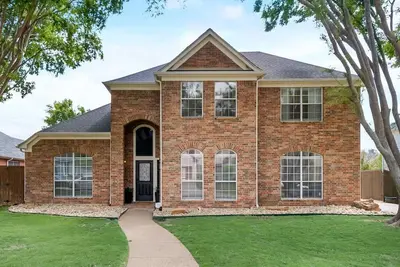 Image de Home with a pool during your transition.