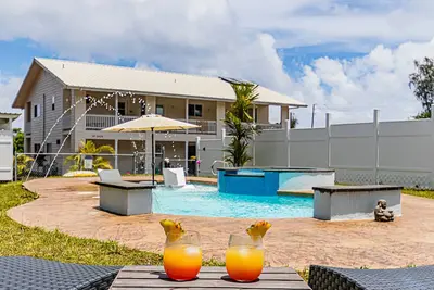 Image de Ocean views, Resort-like pool, hot tub and A/C! This place has it all!