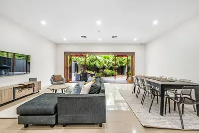 Image de M and M at Goodwood -- 2 Br -  2bath
