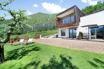 Image de Appartement \"Alivo Living Apartment Aurora\" avec vue sur montagne et jardin