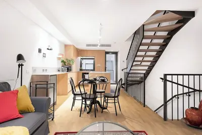 Image de New Modern Design 3b2b House+Parking near Toorak 2