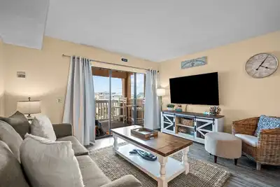 Image de Country Coastal Condo w/ Ocean View and Pool
