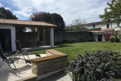 Image de Large renovated farmhouse with 2 gardens