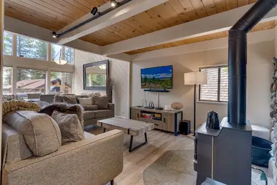 Image de Carnelian Bay Beauty - Hot Tub / Dog Friendly: 3 Br, 2 Ba House in Carnelian Bay, Sleeps 8