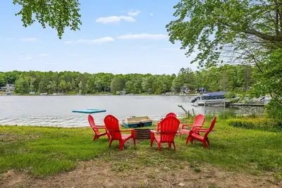Image de Lakefront Cottage-Stunning Views! Sandy Shore-Clear Deep Lake-Golf/Ski nearby!