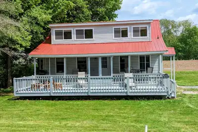 Image de Waterfront house on the upper most portion of the West Branch Delaware.