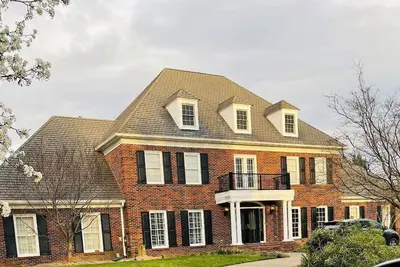 Image de Winner's Circle Derby Mansion