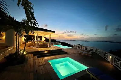 Image de Bahari House - Luxury Oceanfront Villa w\/ Spectacular View, Pool, Spa and Dock