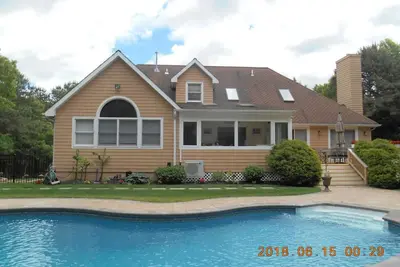 Image de Modern spacious two-story home
