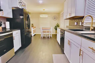 Image de 🏡Carroll’s Cape Cod🏡 Just Steps to Lambeau