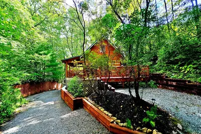 Image de Laurel Ridge - minutes from Nantahala Lake-one bedroom log cabin perfect getaway