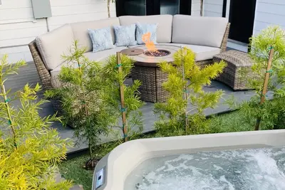 Image de $4000 off 30 Day! Hot Tub/New Remodel
