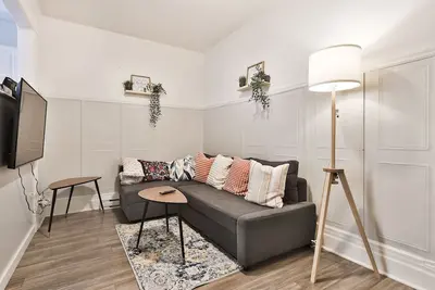 Image de Location | Trendy Neighborhood | Must Stay | Clean - - Super host on Airbnb