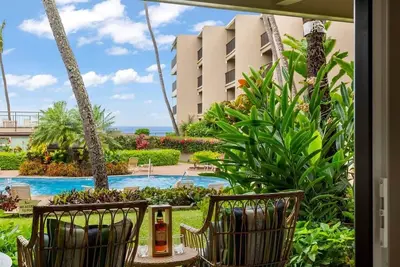 Image de Ground floor, ocean view, and steps to all the amenities.