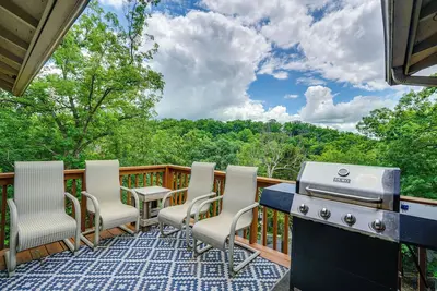 Image de Walk to Lake: Osage Beach Home w/ Grill!