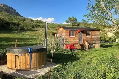 Image de La roulott de La Croix sur les hauteurs de Sisteron