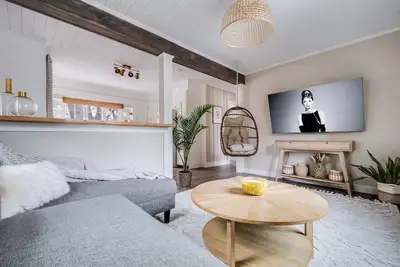 Image de Beautiful 2 Bedroom Boho Retreat in Downtown Mystic