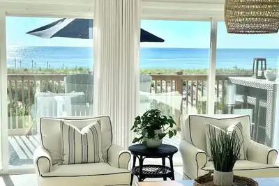 Image de Direct Oceanfront House, interior renovation 2022; Very Rarely RENTEDor occupied