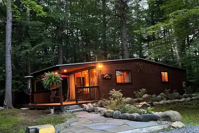 Image de 🐎Saratoga Track & Streamside Retreat 🌲 - Relax, Hike, Shop & Dine!