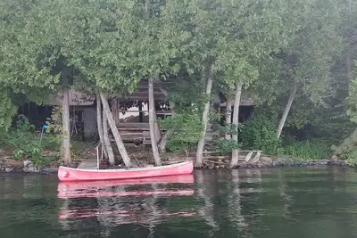 Image de Private water access, back-country offgrid log cabin on class five fishing lake.