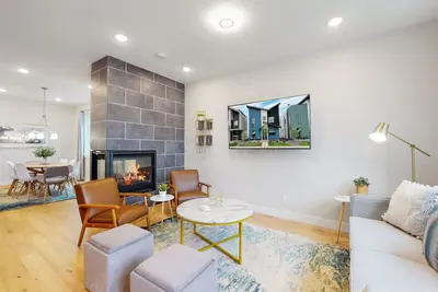 Image de Luxury Mid-Century Modern Home w/ Rooftop, Gym, Tubes, Snorkeling gear