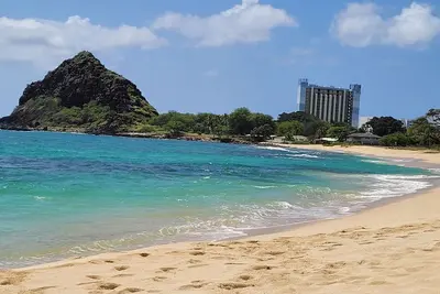 Image de Hawaii Studio directly across the street from the Ocean in the west side!
