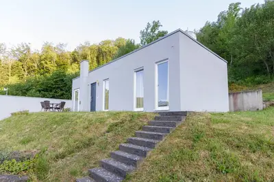 Image de Luxurious 4-person bungalow in the Eifel camping park
