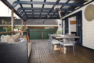 Image de Beach House style home close to transport