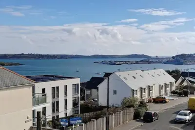 Image de Modern open plan house, sea views and hot tub