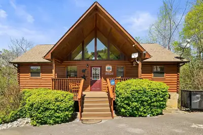 Image de Premier Location-Mountain Log Cabin-Resort Pool-Game Room-Hot Tub-Dollywood