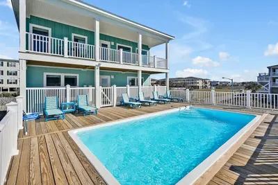 Image de Enjoy all the benefits/amenities of a large ocean front without the price tag