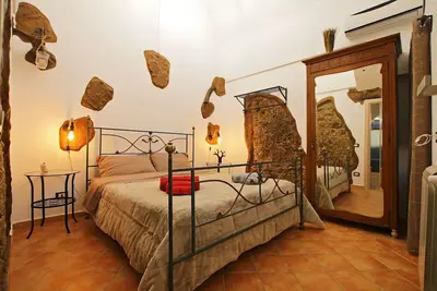 Image de 2 bedrooms flat, patio, 2 minutes walk from the centre, free public parking