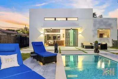 Image de House of Frenchie by Xenia Homes