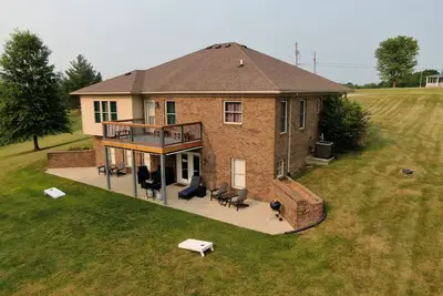 Image de Relaxing 2800sf Countryside Bourbon Trail Home w\/Game Room