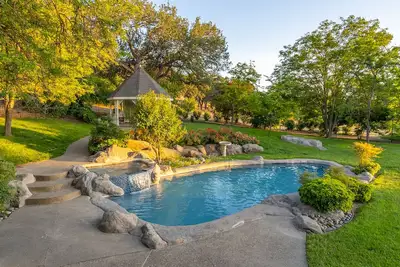 Image de Oaks and Roses Ranch - Pool/Spa! Bocce, Volleyball and Firepit!
