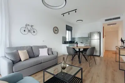 Image de Cozy 1br Ben Yehuda by Holiday Rentals Safe Room