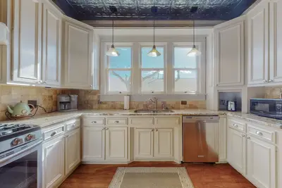 Image de Great Location! Casa Colorida - Spacious, historic 3bd\/2ba!